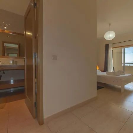 B44 - Alto Do Quintao * Portimão