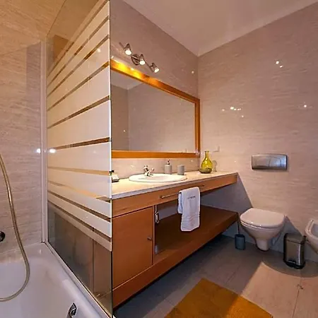 B44 - Alto Do Quintao Apartment *