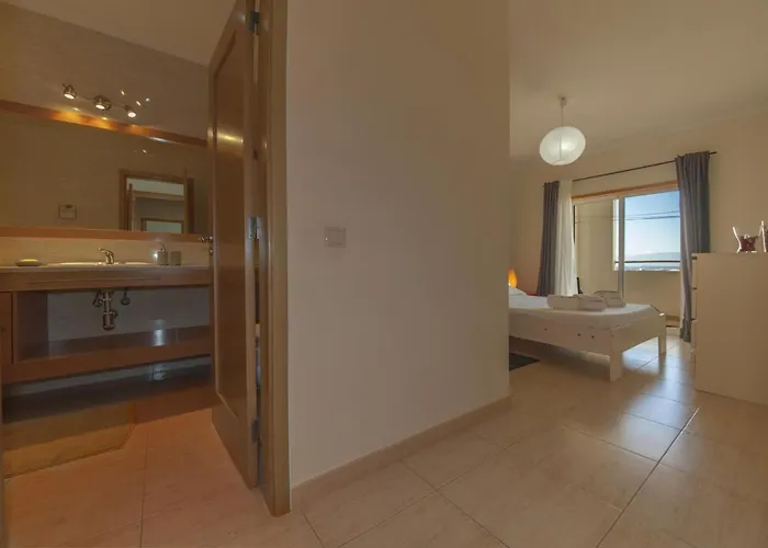 B44 - Alto Do Quintao * Portimão